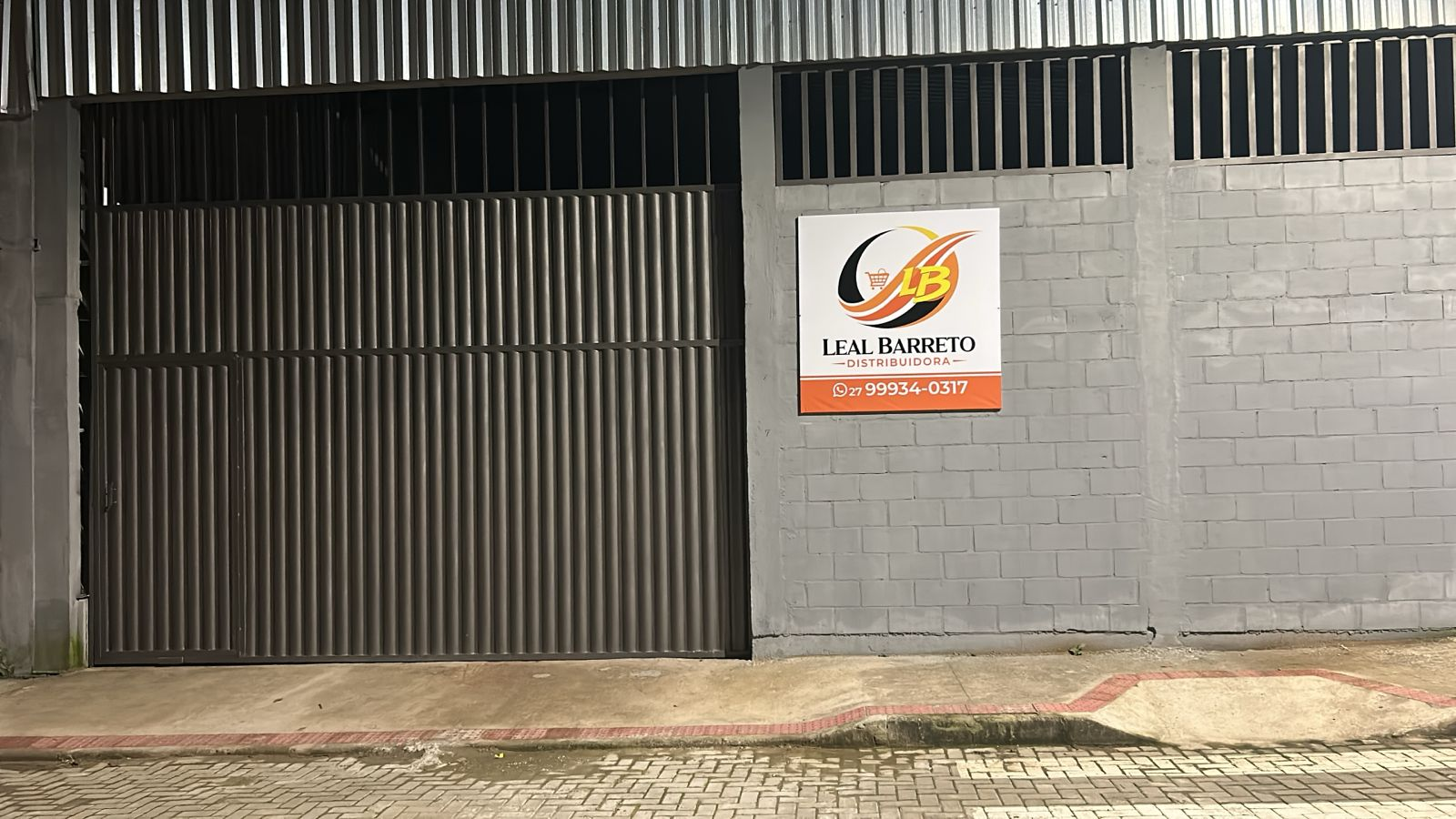 Fachada da sede da Leal Barreto Distribuidora